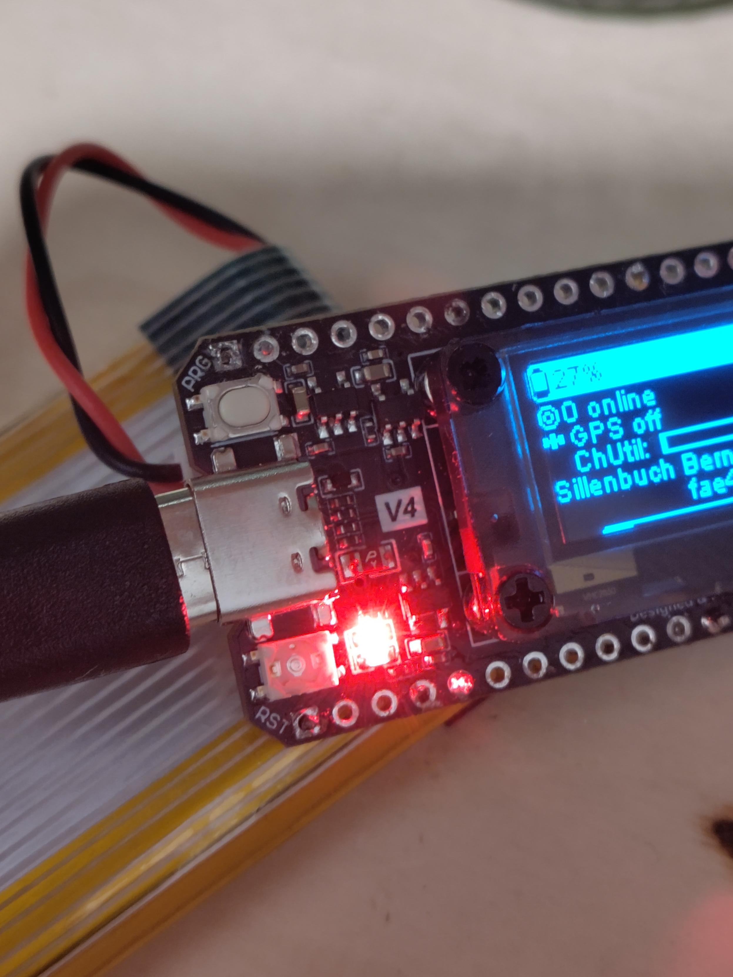 Heltec V4 - der untere Druckknopf ist ab :(